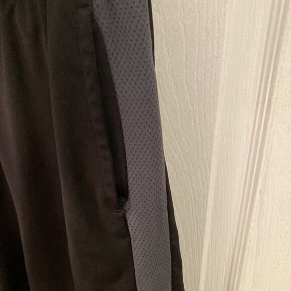 Tek Gear Men's Shorts Black Gray Size Medium - Picture 3 of 5